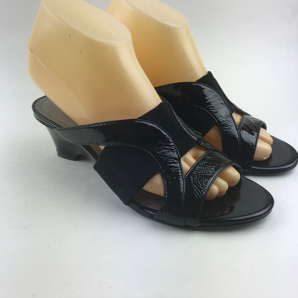 Tahari Slides Kitten Heel Size 8 Patent Leather - Picture 4 of 8